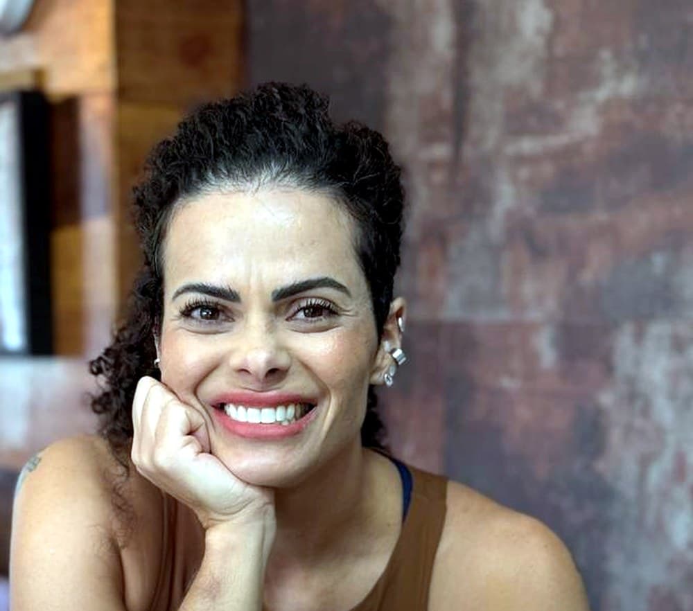 Camila, fundadora da use.ÉCLAT, sorrindo