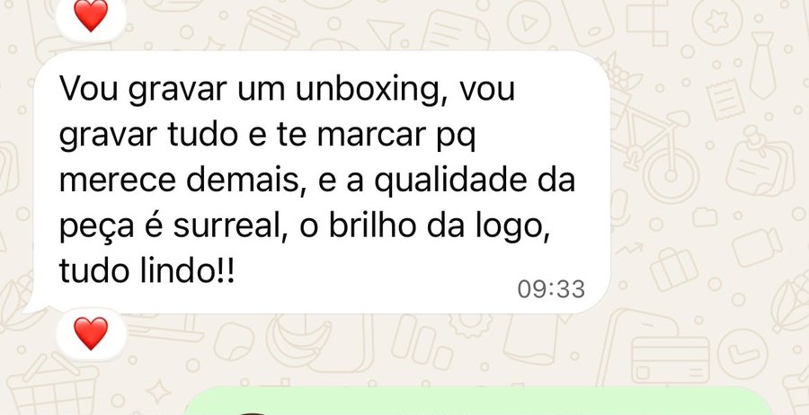 Cliente Lumière: Vou gravar um unboxing, vou gravar tudo e te marcar pq merece demais, e a qualidade da peça é surreal, o brilho da logo, tudo lindo!!